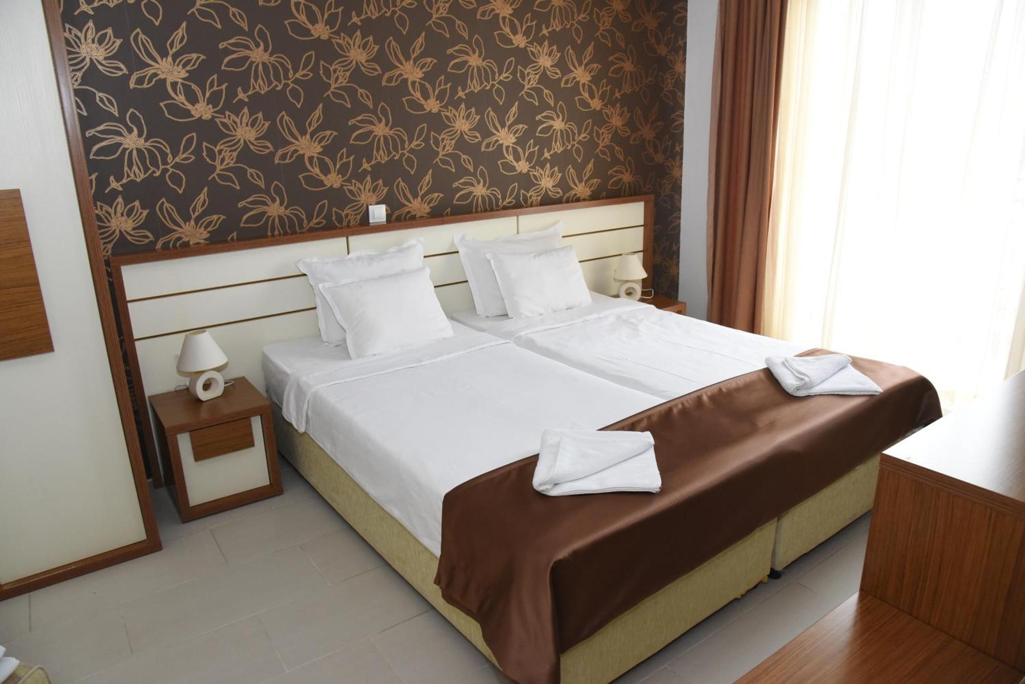 Hotel Paradise Garden Черноморец Екстериор снимка