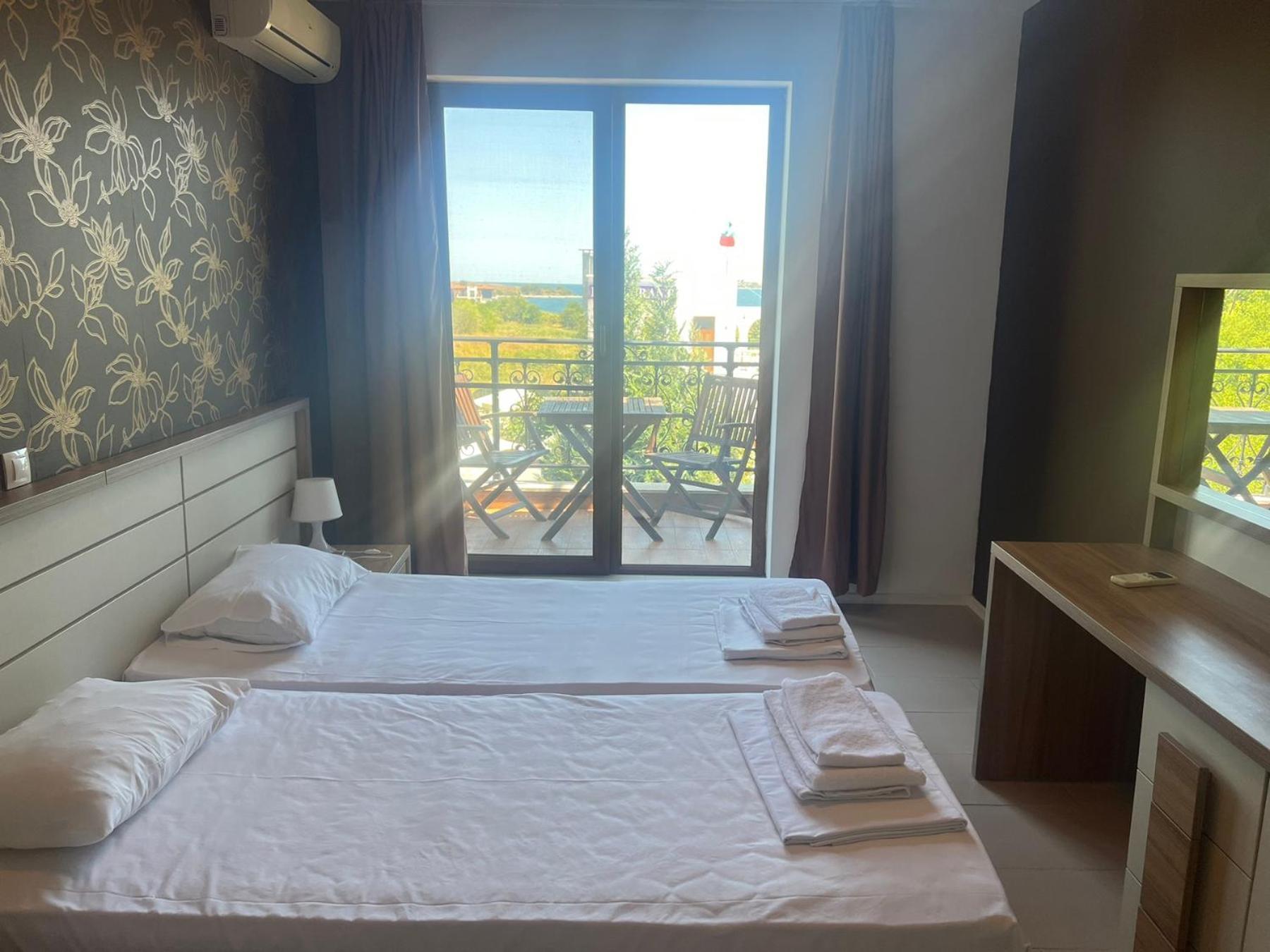 Hotel Paradise Garden Черноморец Екстериор снимка