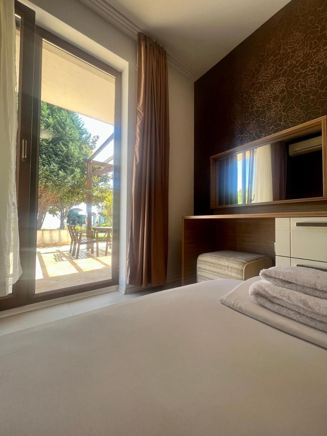 Hotel Paradise Garden Черноморец Екстериор снимка