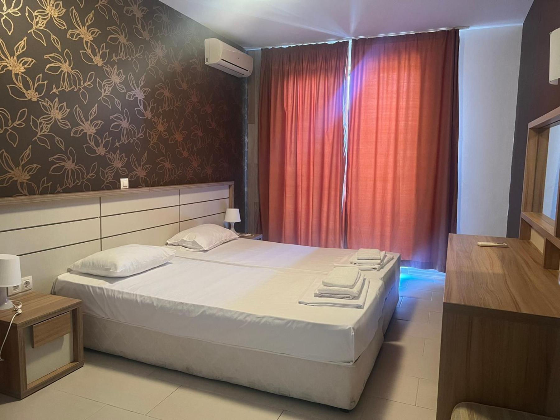 Hotel Paradise Garden Черноморец Екстериор снимка